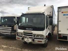 2004 Isuzu FRR550 - picture2' - Click to enlarge