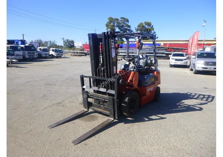 caption Circa 2006 Dalian CPQD25FA Container Mast 2.5 Tonne LPG Forklift