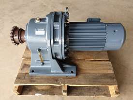 5.5 KW Sumitomo Cyclo Gear motor reduction drive with brake. Ratio : 71:1 RPM : 20 Model : HMO - 218 - picture0' - Click to enlarge