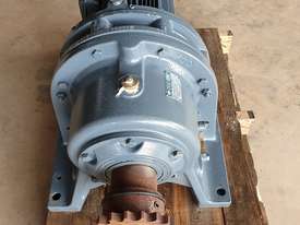 5.5 KW Sumitomo Cyclo Gear motor reduction drive with brake. Ratio : 71:1 RPM : 20 Model : HMO - 218 - picture2' - Click to enlarge