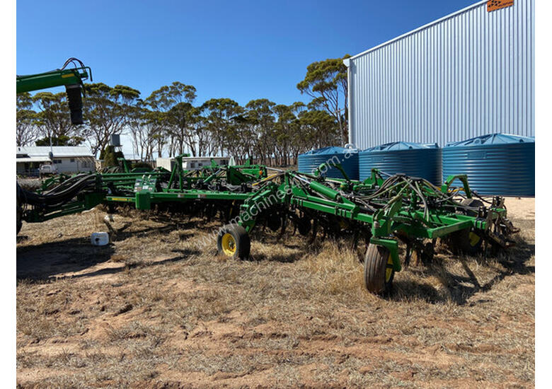 caption 2013 John Deere 1870 ConservaPak Air Drills
