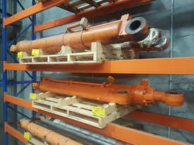 Hitachi EX700-1 Arm Cylinder - picture0' - Click to enlarge