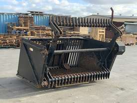 Wheel Loader Rock Picker - picture1' - Click to enlarge