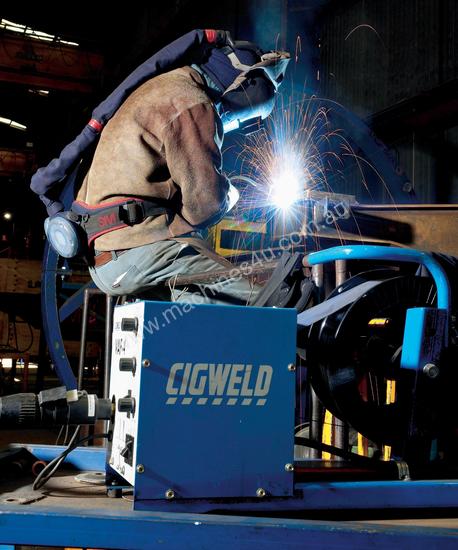 caption LEATHER WELDING GAUNTLET - WELDERS SAFETY GLOVES