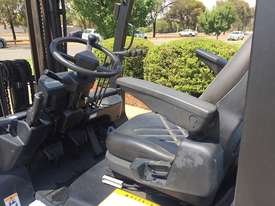 600095 - Used 3t LPG Forklift - picture2' - Click to enlarge