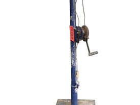 Acrow hoist on wheels minimum height 180cm maximum height 285cm - picture0' - Click to enlarge