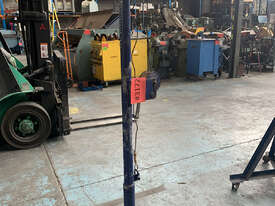 Acrow hoist on wheels minimum height 180cm maximum height 285cm - picture2' - Click to enlarge