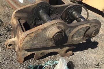 Hydraulic Quick Hitch for 10-15 Tonne Excavator