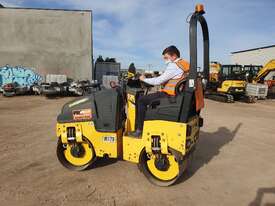 BOMAG BW80AD-5 1.55T TANDEM STEEL DRUM VIBRATING ROLLER WITH 660 HOURS - picture0' - Click to enlarge
