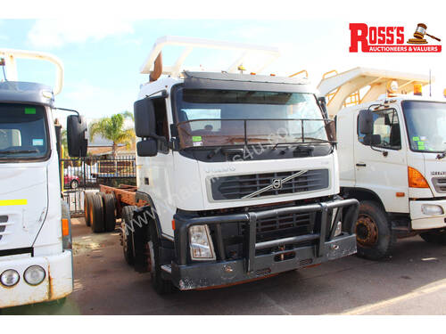 Volvo 2010 FM400 Cab Chassis Truck