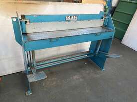 Epic 1240mm x 1.6mm Treadle Guillotine - picture2' - Click to enlarge