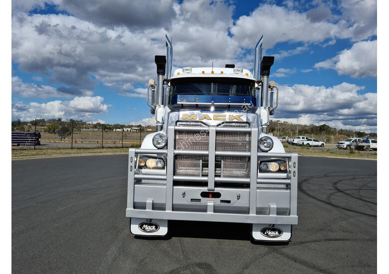 Used 2010 trident Mack TITAN Primemover Truck Trucks in , - Listed on