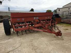 INTERNATIONAL 511 SEED DRILL - picture0' - Click to enlarge