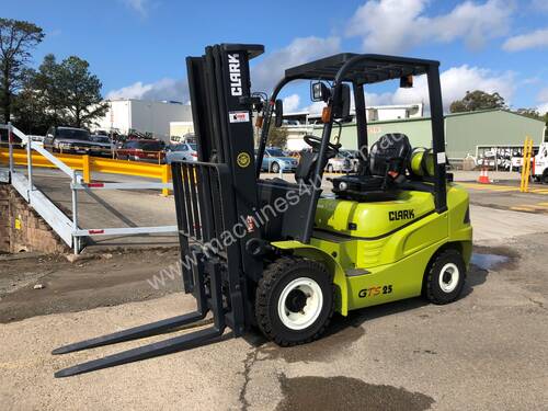 Near New Container Access 2.5t LPG CLARK Forklift - Hire