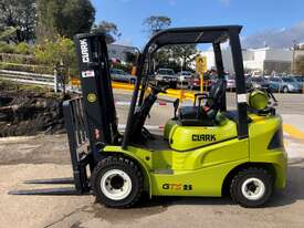 Near New Container Access 2.5t LPG CLARK Forklift - Hire - picture0' - Click to enlarge