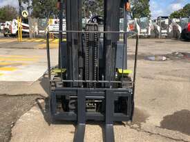 Near New Container Access 2.5t LPG CLARK Forklift - Hire - picture2' - Click to enlarge