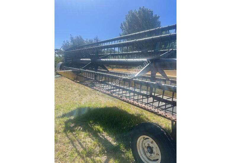 caption Honey Bee 994 - 36 foot Draper Front Header