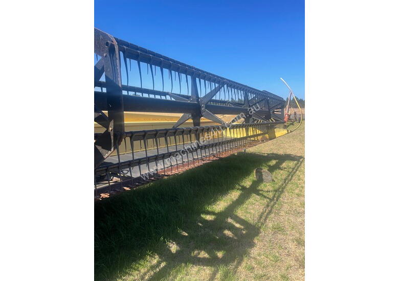 caption Honey Bee 994 - 36 foot Draper Front Header