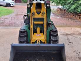 Kanga Mini Loader - TB825 - picture1' - Click to enlarge