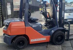ACTIVE FORKLIFTS - 2016 Toyota Forklift 3 Ton Diesel Forklift 4m Lift height solid tyres side shift