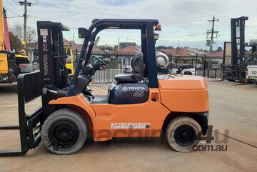 ACTIVE FORKLIFTS - Toyota 4.5 Ton 3m Container Mast Forklift 1.6m wide carriage Side shift & fork po