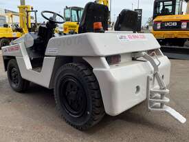 TOW TRACTOR -TOYOTA 02-2TD25 DIESEL - picture2' - Click to enlarge