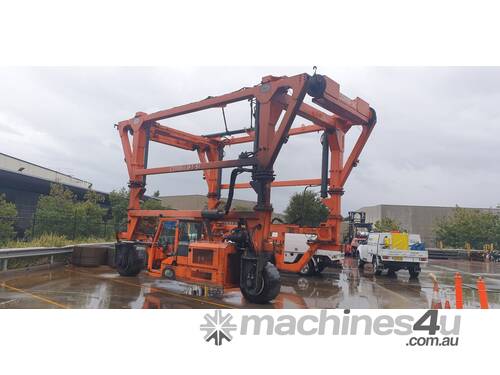 Combilift Toplift Straddle Carrier