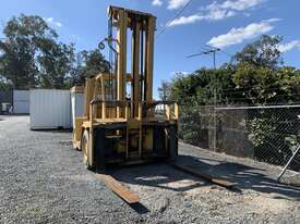 Forklift 10t caterpillar container lifting  - picture2' - Click to enlarge