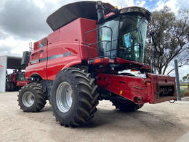 CASE IH 8240 Header(Combine) Harvester/Header - picture0' - Click to enlarge