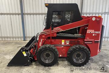 Digger King 790kg Skid Steer Loader - Enclosed Cab