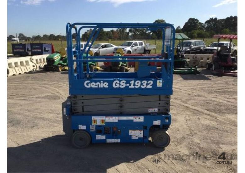 caption 2016 Genie GS1932 Scissor Lift