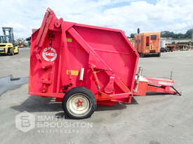 HESSTON 5400 TRACTOR DRAWN ROUND BALER - picture0' - Click to enlarge