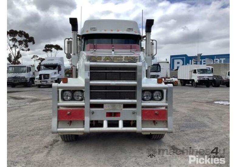 caption 2006 Mack Superliner SL4