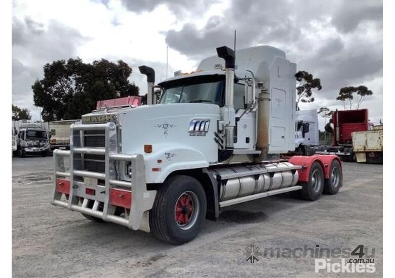 caption 2006 Mack Superliner SL4
