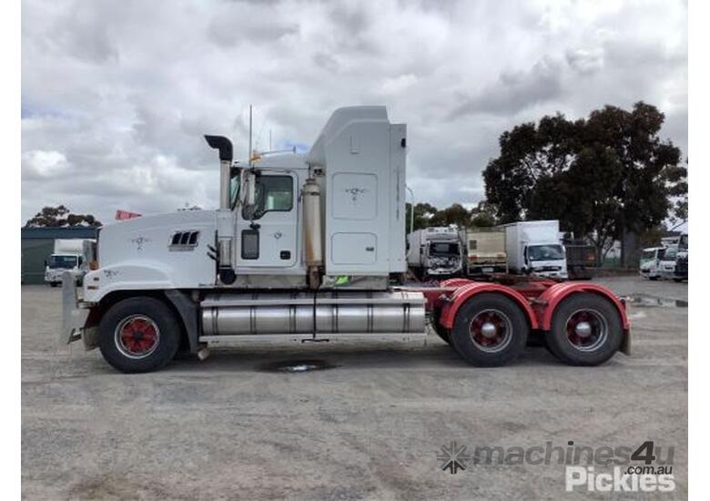 caption 2006 Mack Superliner SL4