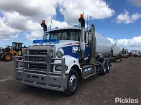 2009 Mack Trident - picture0' - Click to enlarge