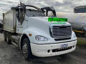 Freightliner Columbia - picture0' - Click to enlarge