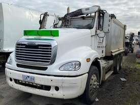 Freightliner Columbia - picture2' - Click to enlarge