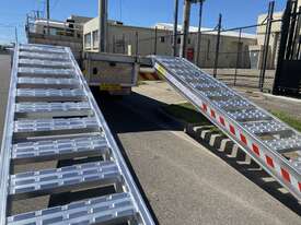 4.5 T Flat Bar Alloy Loading Ramps - Serrated Edge - 3.3 m long - picture0' - Click to enlarge