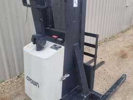 2016 Crown 1000kg Electric Walkie Stacker - picture0' - Click to enlarge