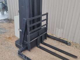 2016 Crown 1000kg Electric Walkie Stacker - picture1' - Click to enlarge