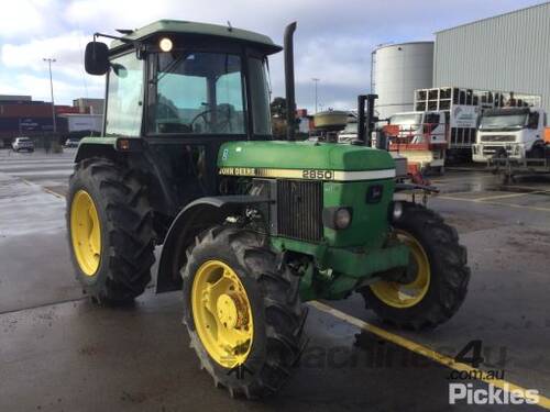 John Deere 2850