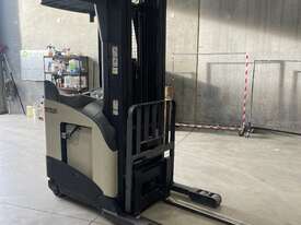 Crown reach truck - picture0' - Click to enlarge