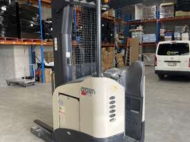 Crown reach truck - picture0' - Click to enlarge