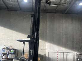 Crown reach truck - picture1' - Click to enlarge