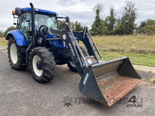 New Holland T6-150 f/w Stoll Loader