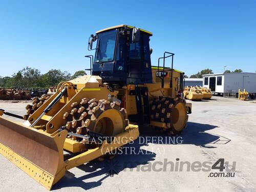 caption CATERPILLAR 815K Compactors