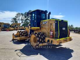 CATERPILLAR 815K Compactors - picture2' - Click to enlarge