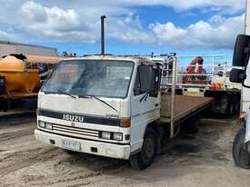 Isuzu NPR - picture2' - Click to enlarge