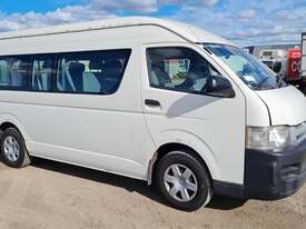 Toyota Hiace - picture0' - Click to enlarge